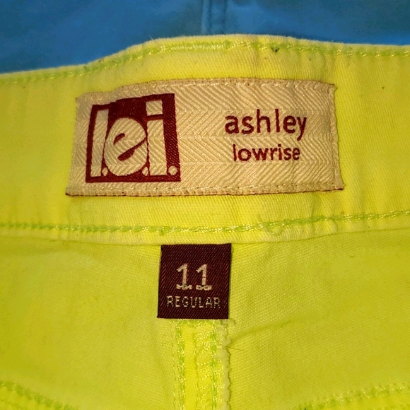 Shorts - Picture 4 of 5